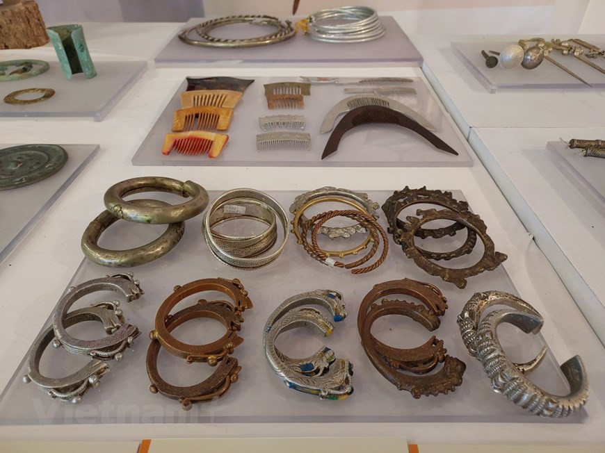 Betel nut box. In Vietnam, the custom of chewing betel dates back to the reign of the Hung Kings. It is associated with the “Legend of Betel and Areca” about a wife’s faithfulness to her husband and the love between two siblings. They are a symbol of love, brotherhood, family, and happiness. Betel and areca have not only appeared in Vietnamese folklore, folk verses, folk songs, and folk festivals, but have become an indispensable part of Vietnamese people’s daily life. Betel and areca are used to start a conversation and help people become closer and more open with each other. They serve as offerings in important traditional ceremonies, such as offering rituals, engagements, weddings, funerals, and burials. (Photo:Vietnamplus) 