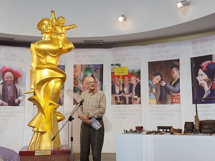 Visitors learn about objects in the collection of Mark Rapoport, an American doctor who has been living in Vietnam for more than 20 years. When listening to his talk for hours and hours about the objects he found by chance on trips to different mountainous regions, it is easy to see Mark Rapoport's passion for the ethnic groups of Vietnam. Earlier in May 2022, Mark donated 500 objects from his collection to the Vietnamese Women’s Museum. According to Nguyen Thi Tuyet, deputy director of the museum, the objects that Mark donated to the museum are very valuable, as it may be hard to find the same things now, as times have changed. (Photo: Vietnamplus)