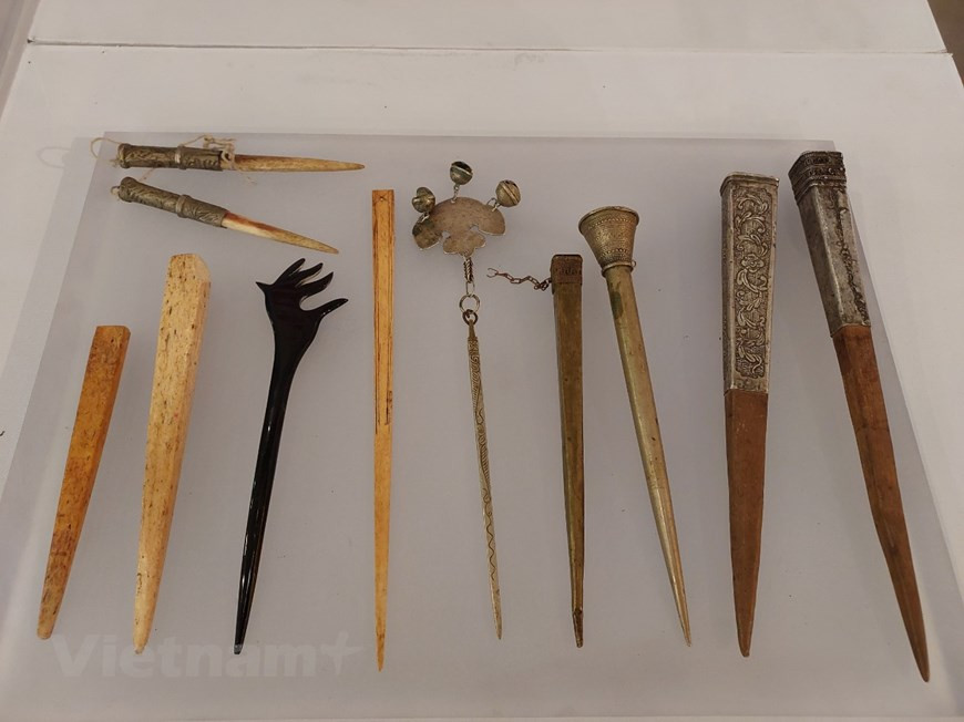 Worshiping paintings of female goddesses. The Vietnamese beliefs in the Mother Goddesses has four central tenets, all of which are associated with the community. First, it considers nature as a mother and worships her. Second, it brings to people living in this world three things: happiness, prosperity and longevity. These are the eternal wishes of humans. Third, it clearly reflects patriotism, which is the people’s spirit and belief. This is shown by the fact that almost 50 genies worshipped by the Mother Goddesses beliefs are historical celebrities who have rendered great services to the nation. Vietnam’s tradition of worshipping Mother Goddesses was recognised as an Intangible Cultural Heritage of Humanity by the UN cultural agency UNESCO in 2016. (Photo: Vietnamplus) 