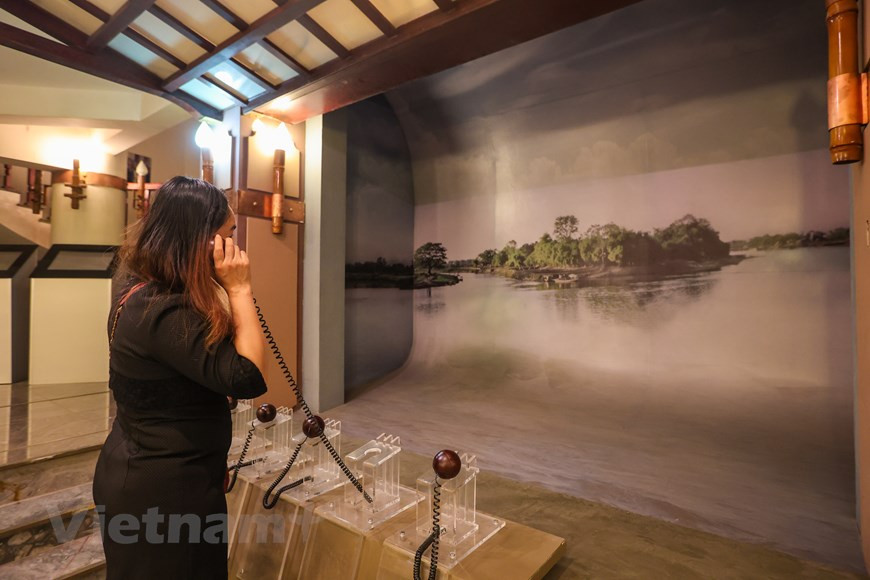 The 3,000sq.m area is housed in a three-storey building. The first floor has typical works representing literature from the 10th to the 19th centuries.The works were written on various materials such as giay do (poonah) paper, cloth, metal and leaves. There are also works by great writers of the feudal period such as King Tran Nhan Tong (1258-1308), Nguyen Trai (1380-1442) and Nguyen Du (1766-1820).Nguyen Du's epic poem entitled Truyen Kieu (The Tale of Kieu) is on display, along with some of its foreign language translations.The second floor features the works of writers of the early 20th century such as Phan Boi Chau (1867-1940), Tan Da (1889-1939) and Ho Chi Minh (1890-1969). (Photo: Vietnamplus)