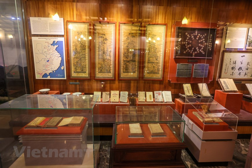 Poet Huu Thinh, chairman of the Viet Nam Writers' Association and director of the museum, said the museum possessed more than 40,000 objects and materials on 1,000 writers of the country, though the limited exhibition space allowed the display of only about 3,500 objects and materials.In the past few years, the area has hosted various workshops on literature and international exchanges in the field.Initiatives were taken in 1995 to begin building the museum, but for a variety of reasons, its construction did not begin till 2004, Nguyen Thanh Minh, deputy director of the museum, said.The museum is located at No. 275, Au Co Street, Ha Noi. (Photo: Vietnamplus)