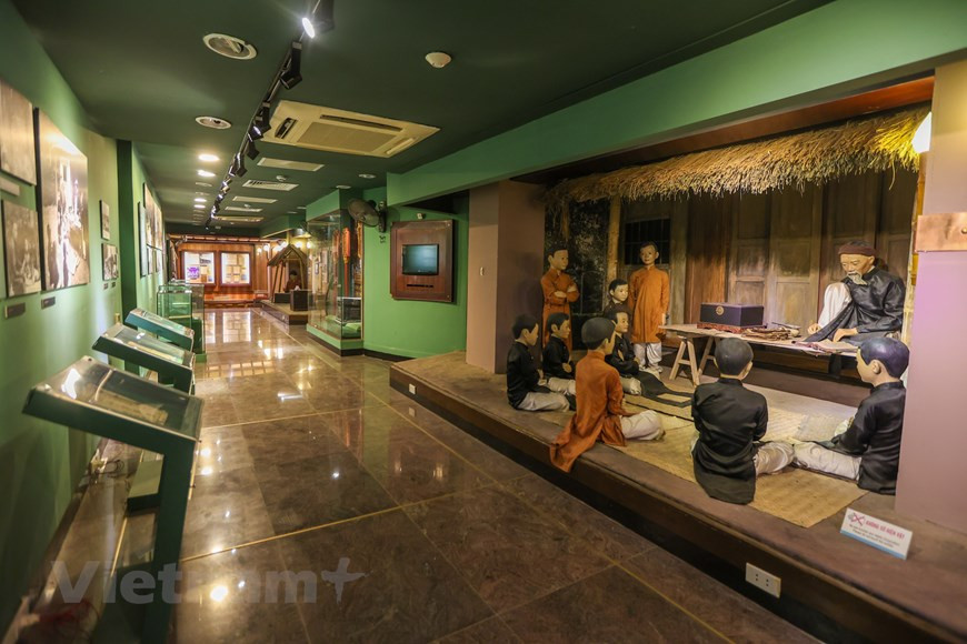 The three-storey museum, covering an area of 3,000 square metres and built at a cost of almost 50 billion VND (2.3 million USD), is filled with spaces to organise events and exhibition areas.The country’s literary works from the 10th to 19th centuries and the history of the Vietnamese scripts on different mediums such as paper, fabric, metal and leaves are on display on the first floor. The second floor is dedicated to introduce members of the Vietnamese literary group from the early 20th century. These include Phan Boi Chau, Tan Da and Ho Chi Minh, as well as winners of the Ho Chi Minh Prize on literacy. The third floor is dedicated to present writers winning the State Prize on literacy and fine art. (Photo: Vietnamplus)