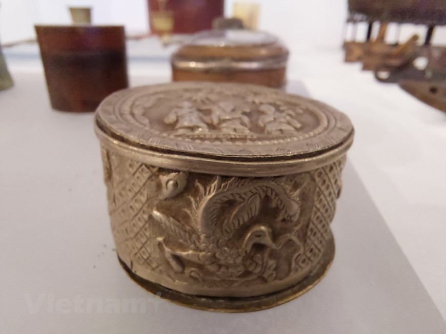 Hair ornaments. In Vietnam, women are always wearing hats, headdresses, or turbans and adorned themselves with pins, combs, or silver coins. For example, the Yao Thanh Y and the Yao Lan Ten ethnic women cover their chignon with headdresses decorated with large silver or aluminum jewel. The red Yao is heavy red headdresses. The Yao Thanh Phan of the northern province of Quang Ninh shave their hair and put a layer of beeswax on their hair before covering it with the headdress, according to the museum. Other jewels such as pins, earrings, necklaces, and toiletries ornaments can be in silver, bronze, agate, ivory, pearls bone, or aluminum. The silver jewelry is appreciated by the populations of the northern mountains because they are considered hunters of bad winds and show wealth and nobility. (Photo: Vietnamplus)