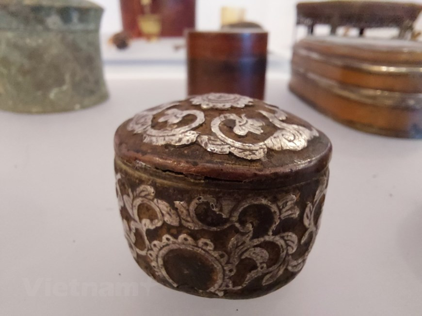 Wooden puppet (Vietnamese: Mua roi nuoc). Water puppetry is a tradition that dates back as far as the 11th century when it originated in the villages of the Red River Delta area of northern Vietnam. Today's Vietnamese water puppetry is a unique variation on the ancient Asian puppet tradition. The puppets are made out of wood and then lacquered. The shows are performed in a waist-deep pool. A large bamboo rod supports the puppet under the water and is used by the puppeteers to control them. They are normally hidden behind a screen. Therefore, the puppets appear to be moving over the water. (Photo: Vietnamplus) 