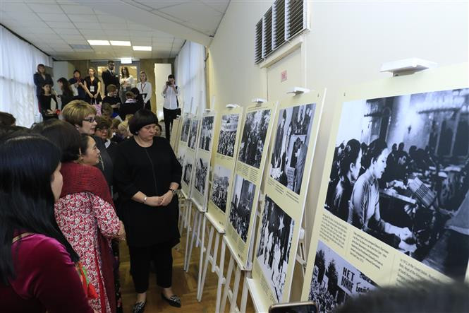 The exhibition attract a large number of Russian visitors (Photo: VNA)