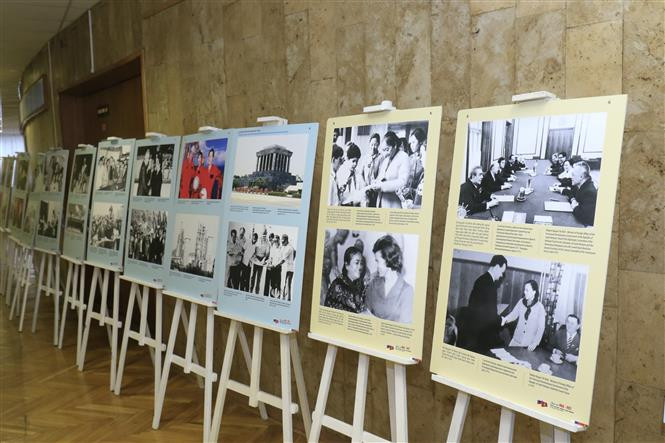 Photos displayed at the exhibition (Photo: VNA)