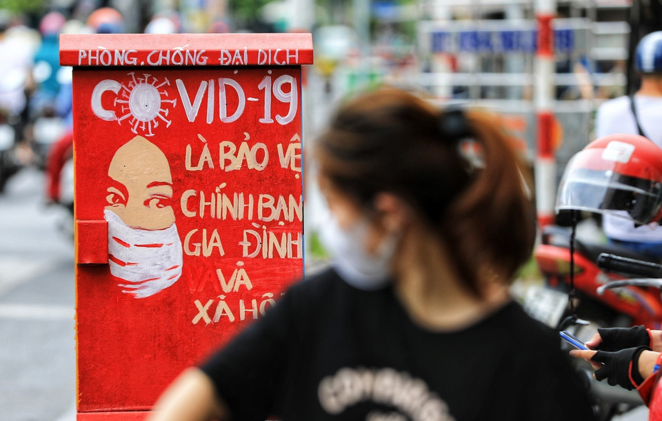 The posters on electric booths attract passers-by’s attention. (Photo: VNA)