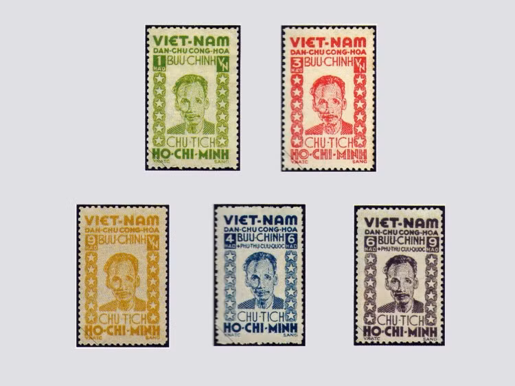 A stamp collection marking the first anniversary of the August Revolution (August 19, 1945) and National Day (September 2, 1945) was issued in 1946 and designed by artist Nguyen Sang. (Photo: VNA)