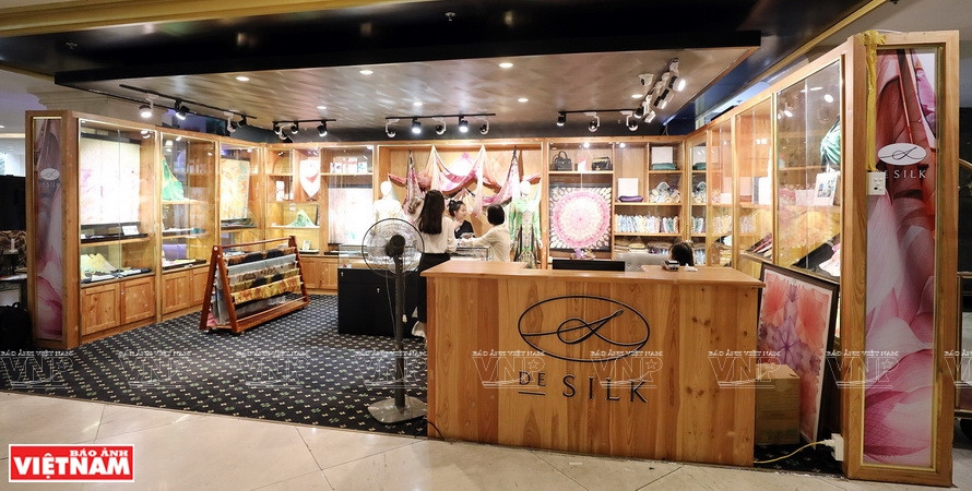 DeSilk’s products are on display in Hanoi (Photo: VNP/VNA)