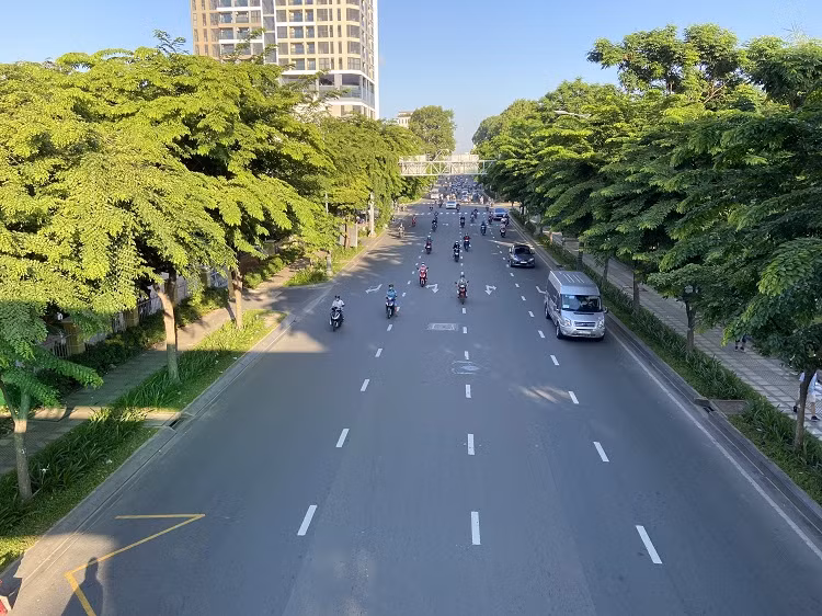 Hoang Van Thu Street in Tan Binh District look much more airy than usual. (Photo: VNA)