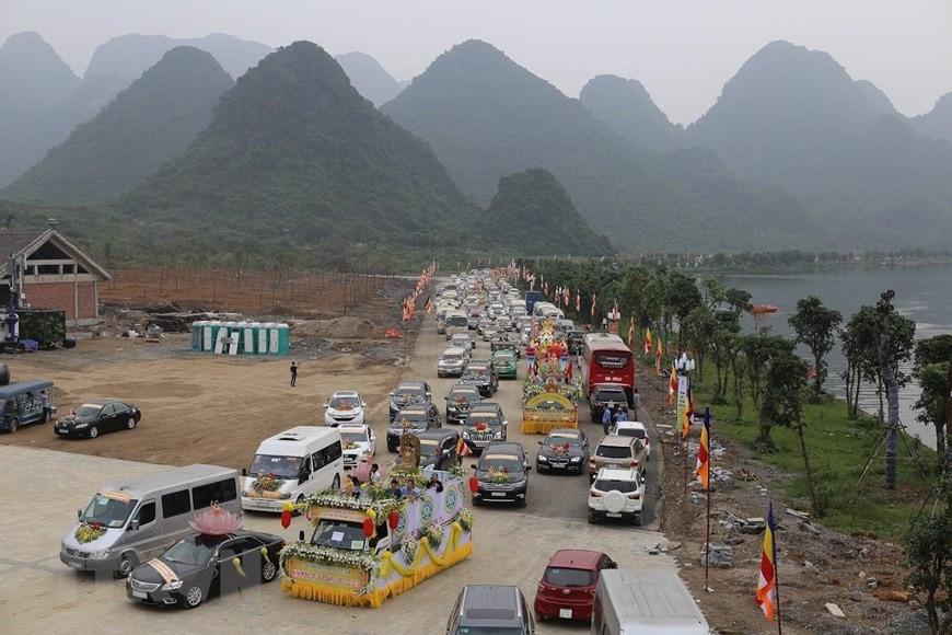 A motorcade parade takes place as part of UN Day of Vesak celebrations (Photo: VNA) 