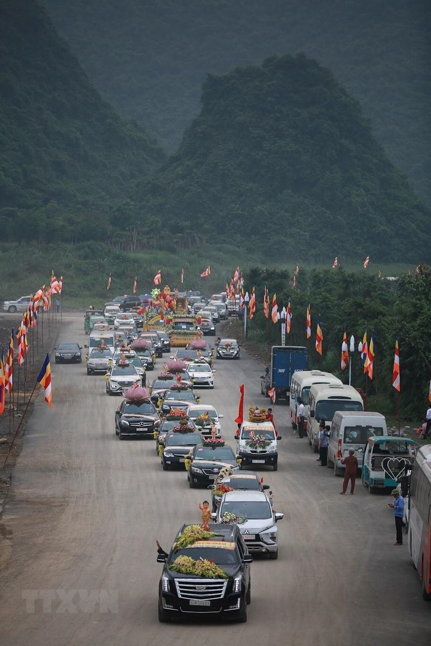 A motocade parade takes place as part of UN Day of Vesak celebrations ( Photo: VNA)