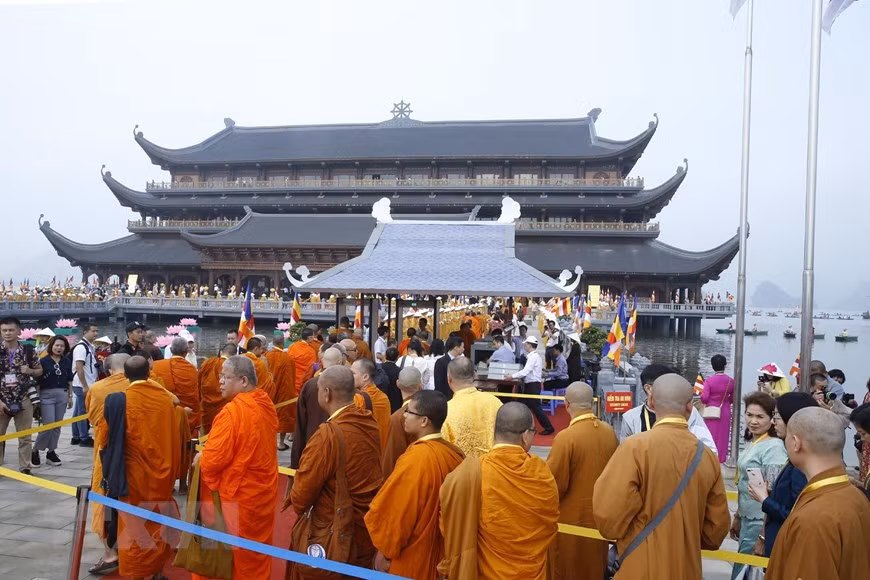 Monks, nuns and Buddhist followers before the opening ceremony of Vesak celebrations (Photo: VNA)