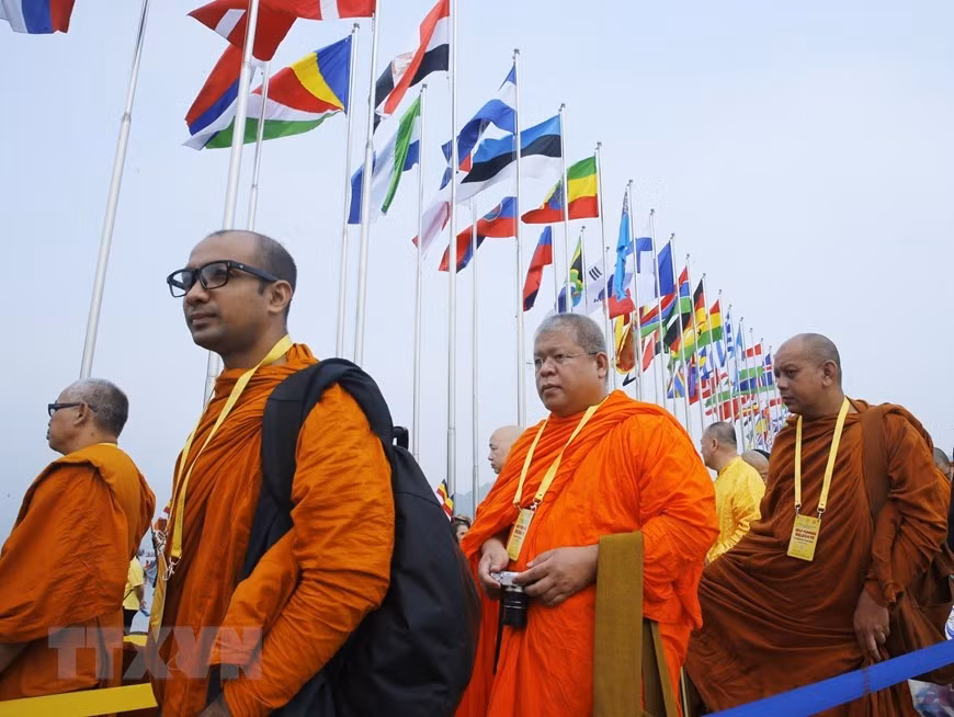 Monks, nuns and Buddhist followers before the opening ceremony of Vesak celebrations (Photo: VNA)