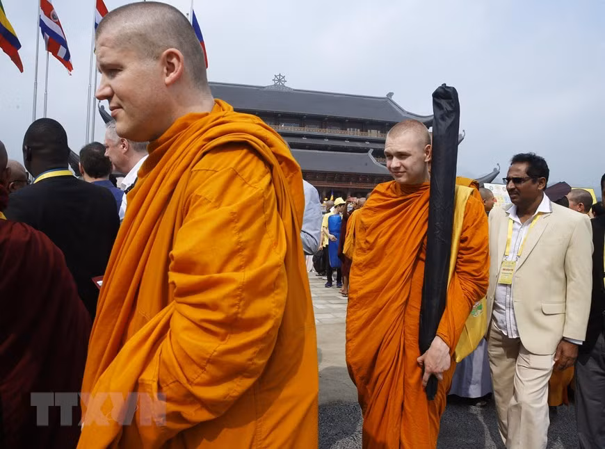 Monks, nuns and Buddhist followers before the opening ceremony of Vesak celebrations (Photo: VNA)