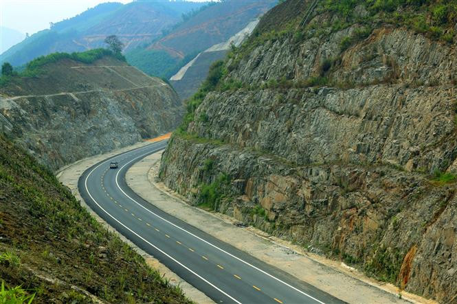 The route which passes across Nam Dong district in Thua Thien-Hue province has been completed(Photo: VNA)