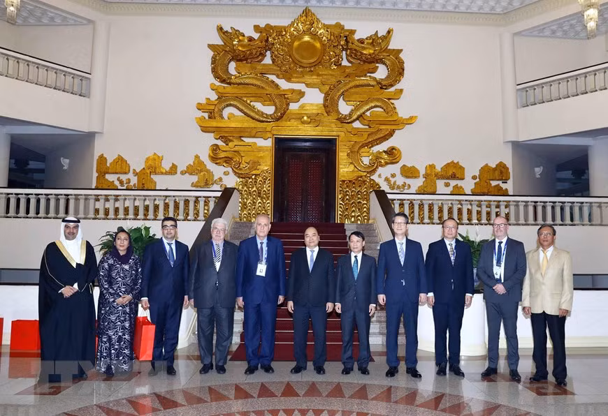 Prime Minister Nguyen Xuan Phuc and head delegates to the 44th OANA Executive Board meeting pose for a group photo (Photo: VNA)