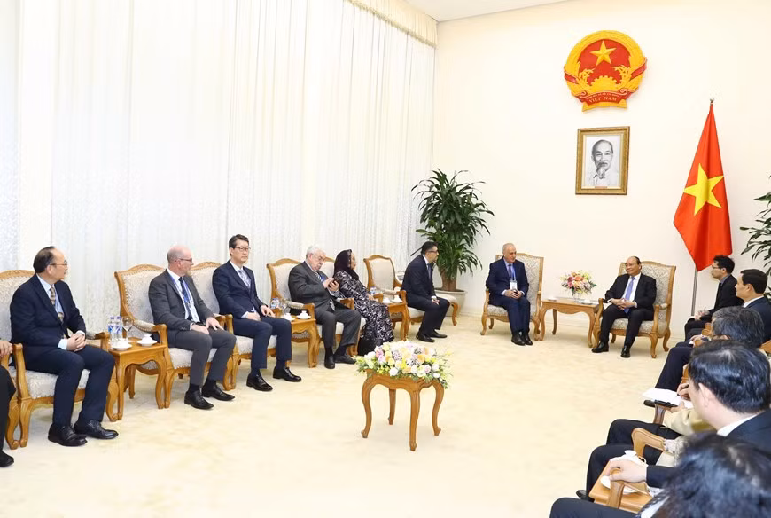 Prime Minister Nguyen Xuan Phuc and head delegates to the 44th OANA Executive Board meeting (Photo: VNA)