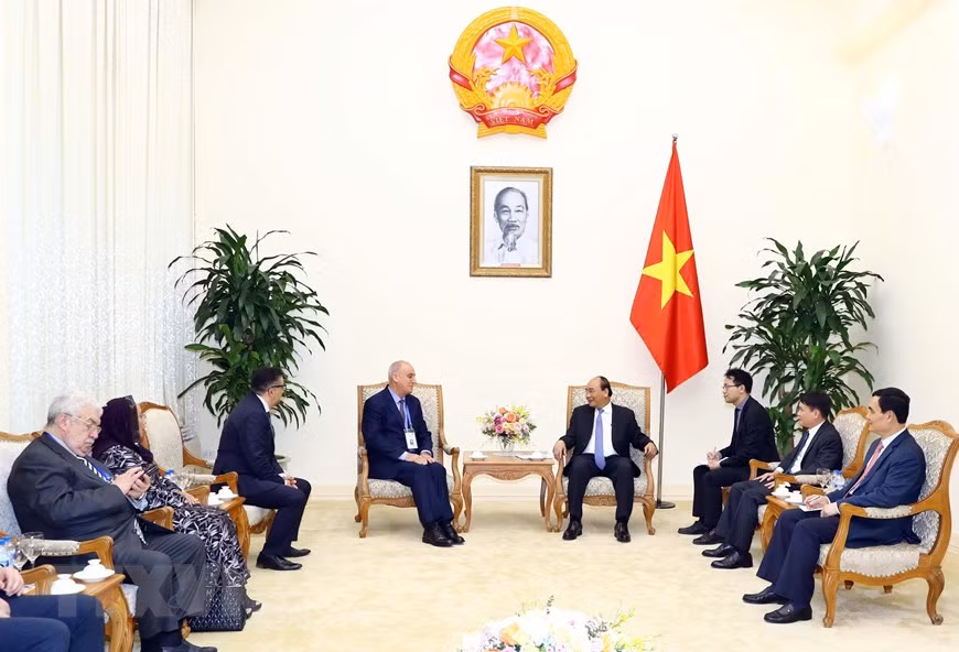 Prime Minister Nguyen Xuan Phuc and head delegates to the 44th OANA Executive Board meeting (Photo: VNA)