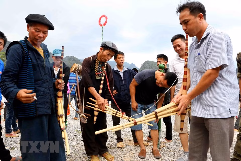 Khen dancing at Khau Vai love market (Photo: VNA)