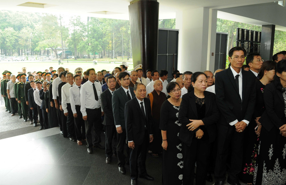Delegations line up to pay tribute to late Prime Minister Phan Van Khai (Photo: VNA)