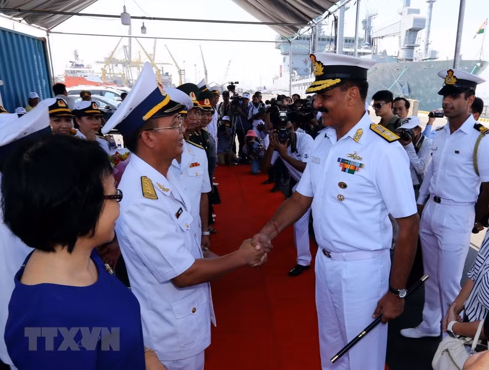 The welcome ceremony for the Indian delegates (Photo: VNA)