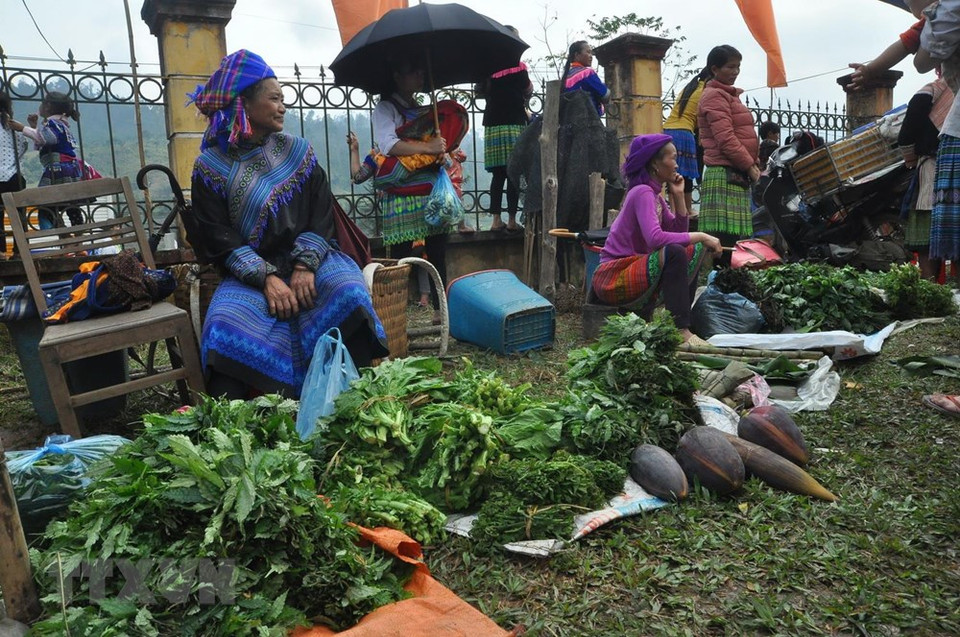 Products produced by Mong ethnic people are available at the market (Photo: VNA)
