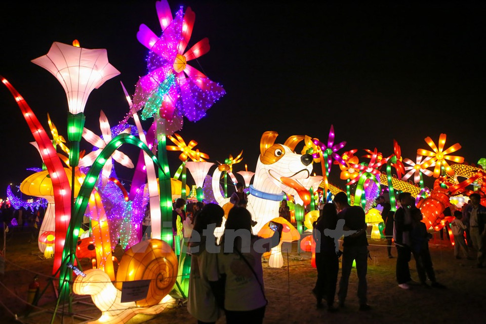 The colourful lanterns have become a magnet for visitors on these days (Photo: VNA)