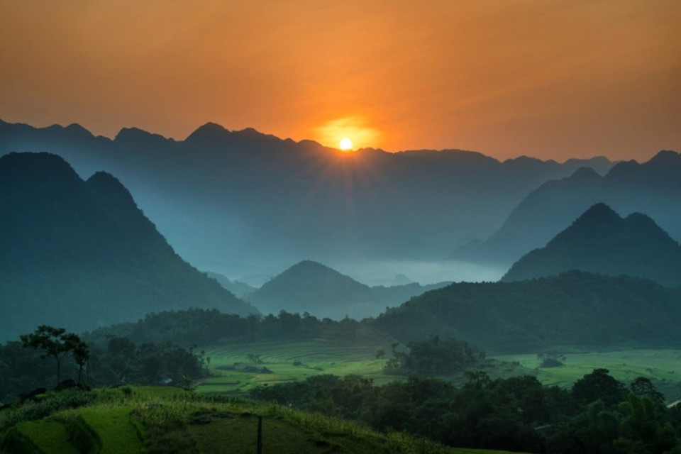 Binh minh Pu Luong (Sunrise in Pu Luong) by Ngoc Vu (Source: the organising board)
