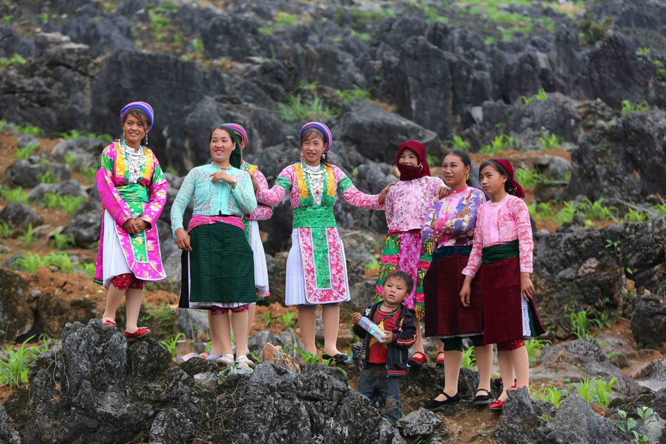 On the day the market opens, local ethnic women and men put on their best traditional costumes and go to the market where they are free to meet their former lovers in public (Photo: VNA) 