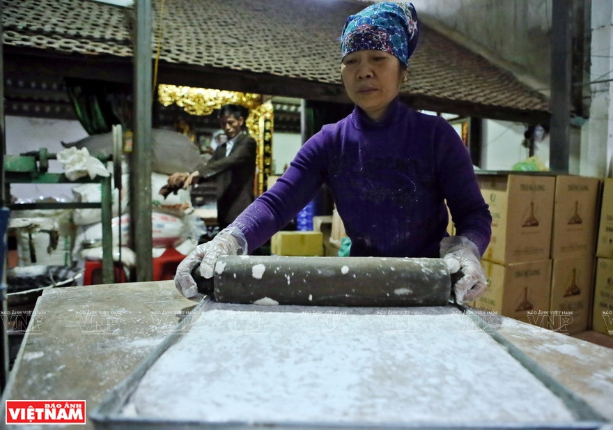 Well-kneaded dough is flattened for cutting (Photo: VNA)