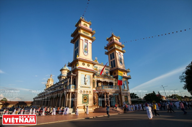 The Tay Ninh Holy See, the centre of Caodaism in Vietnam, was completed in 1947, covering an area of more than one sq.km with twelve gates. (Photo:VNA) 