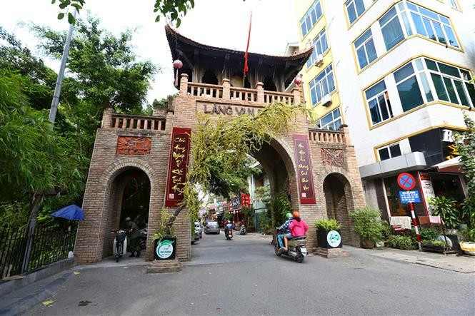 As one of over 1,000 traditional villages existing in Vietnam, Van Phuc Silk Village is considered as one of the few villages retaining the most beautiful cultural and historical traditions of the country (Photo: VNA)