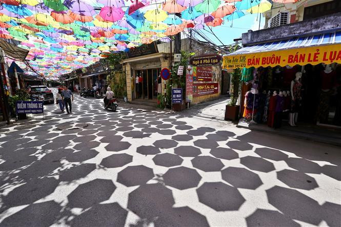 The beauty of Van Phuc Village is considered "The second Hoi An" in Hanoi (Photo: VNA)