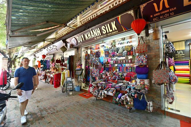 Van Phuc silk has been regarded as a unique village in Ha Noi where you can find many kinds of smooth, light weight and elegant silk (Photo: VNA)