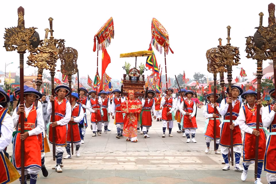 A palanquin procession ritual of locals living around the historical relic site of Hung Kings’ Temple in Phu Tho province on Hung Kings’ Death Anniversary in 2017 (Photo: VNP/VNA)