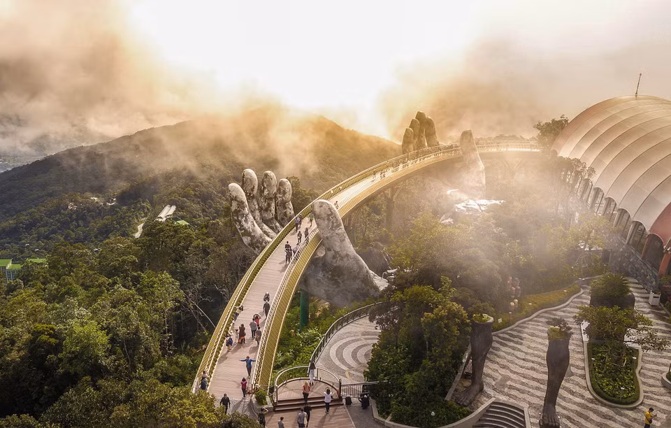 Cau Vang (Golden Bridge) is named as a new world wonder by Britain's best-selling daily newspaper Daily Mail. (Photo: VNP/VNA)