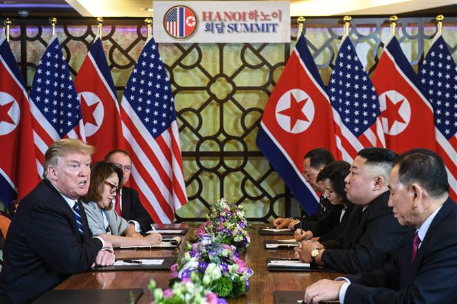 President Donald Trump and DPRK Chairman Kim Jong-un dive into the details of nuclear negotiations, Feb. 28 (Photo: VNA)
