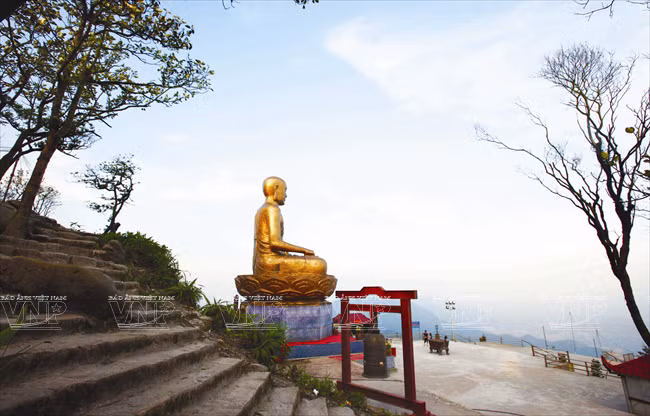 Statue of Buddhist King Tran Nhan Tong in a meditative pose, 138 tonnes in weight, is the largest copper statue in Vietnam (Photo: VNA)