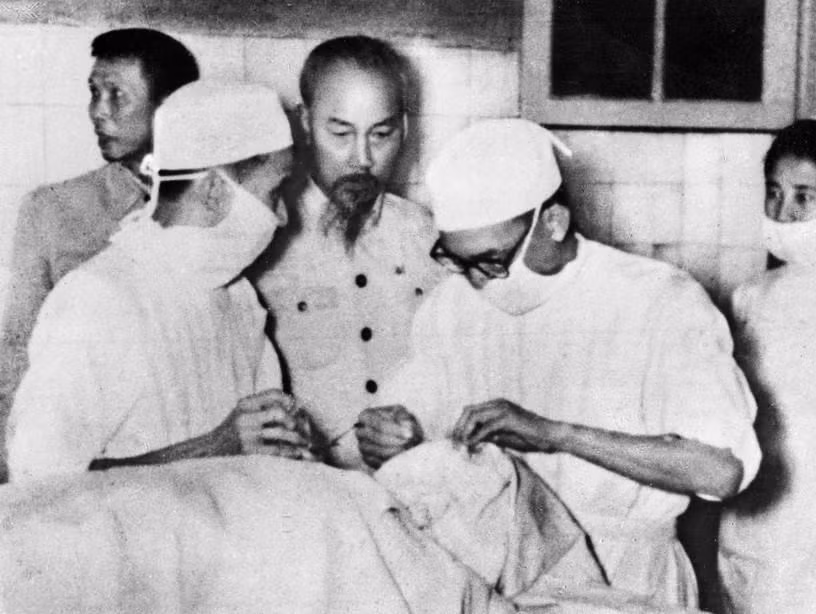 President Ho Chi Minh visits Central Eye Hospital, 1956. (Photo: VNA)