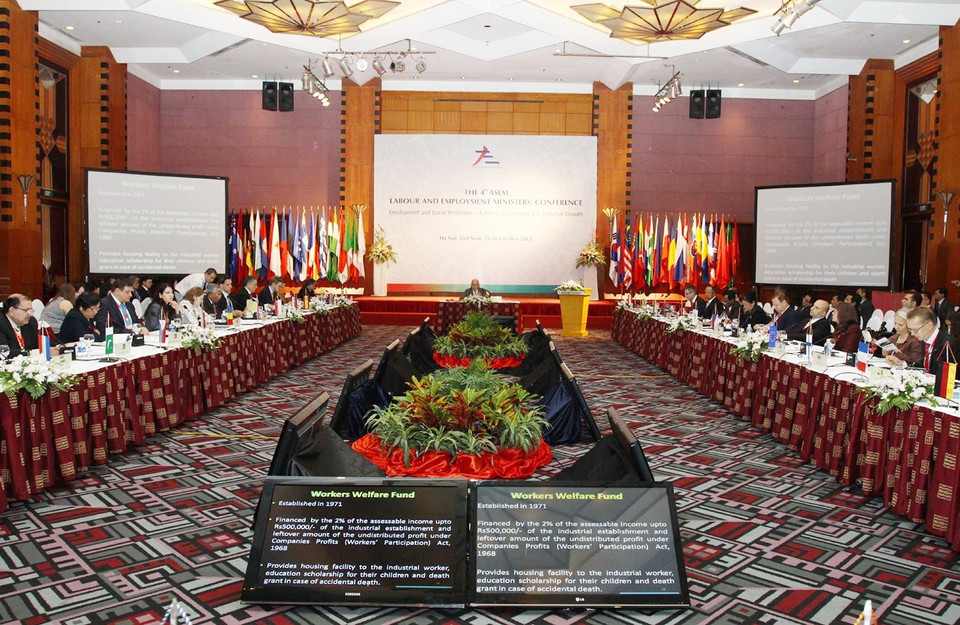 The Second Plenary Meeting of the Fourth ASEM Labour and Employment Ministers’ Conference, Hanoi, October 25, 2012. (Photo: VNA)