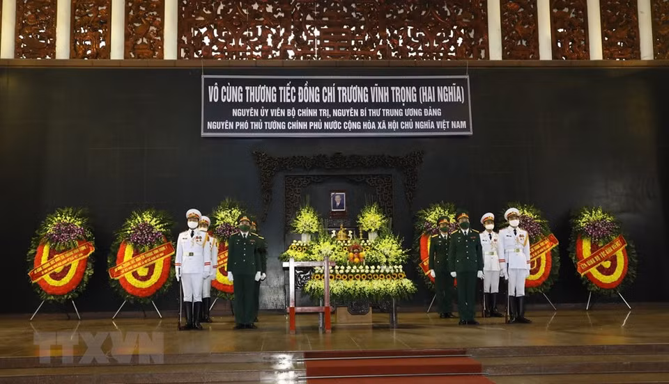  The respect-paying ceremony for former Deputy Prime Minister Truong Vinh Trong is held at the National Funeral Hall, Hanoi (Photo: VNA) 