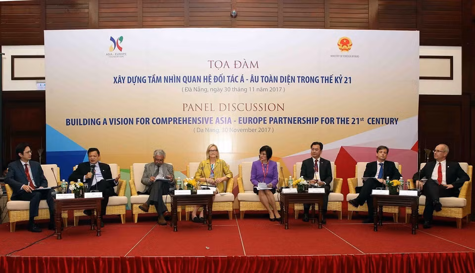 The Foreign Ministry in collaboration with the Asia-Europe Foundation (ASEF) organise a seminar on ‘Building a vision for comprehensive Asia-Europe partnership for the 21st century’, Da Nang, November 30, 2017. (Photo: VNA)