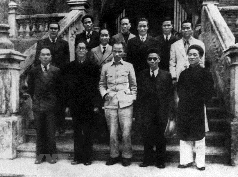 President Ho Chi Minh (front, centre) and other members of the provisional Government of the Democratic Republic of Vietnam after the August Revolution in 1945 succeeded (Photo: VNA)