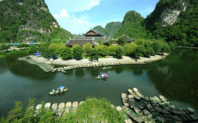  Trang An Landscape Complex in Ninh Binh province was named on the UNESCO World Heritage List of Natural and Cultural Sites (Photo: VNA)