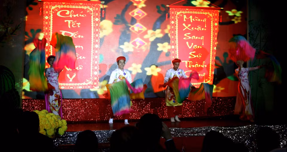 Vietnamese people in the Czech Republic celebrate Tet festival (Source: VNA)