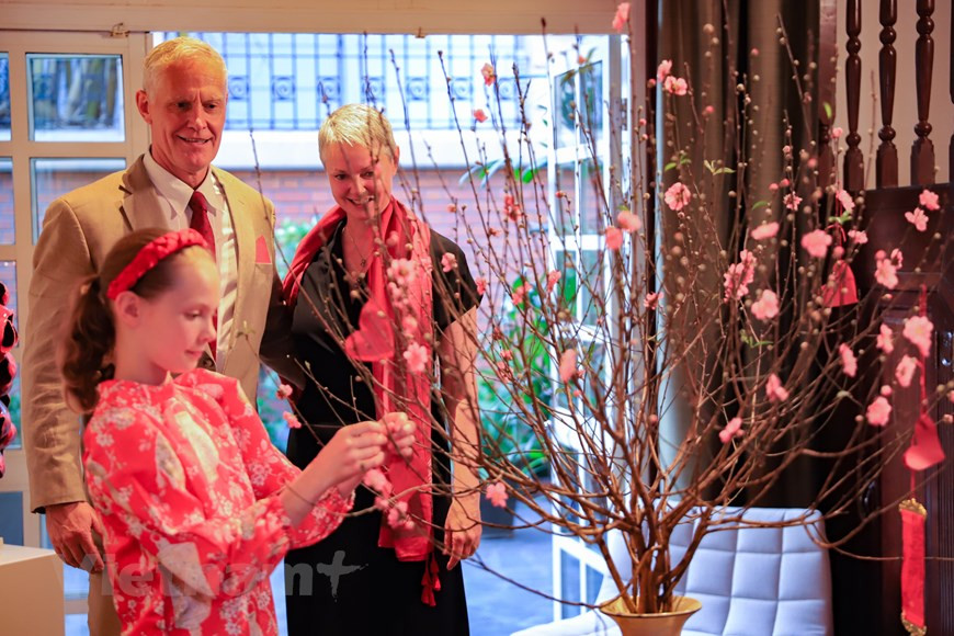 For Norwegians, the New Year holiday is also a time for family reunions. (Photo: VNA)