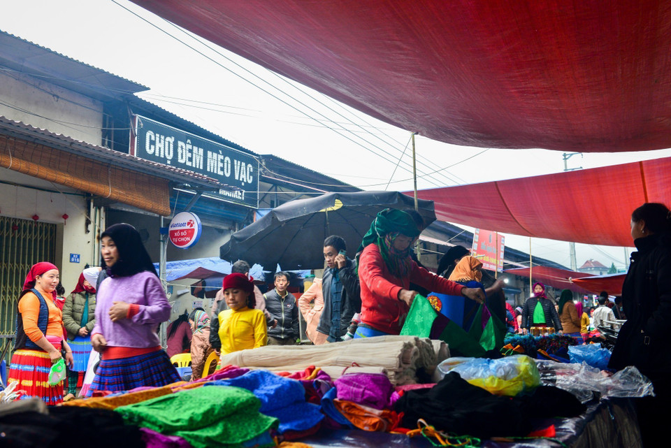 Meo Vac flea market is open every Sunday and is said to be busier than others. (Photo: VNA)