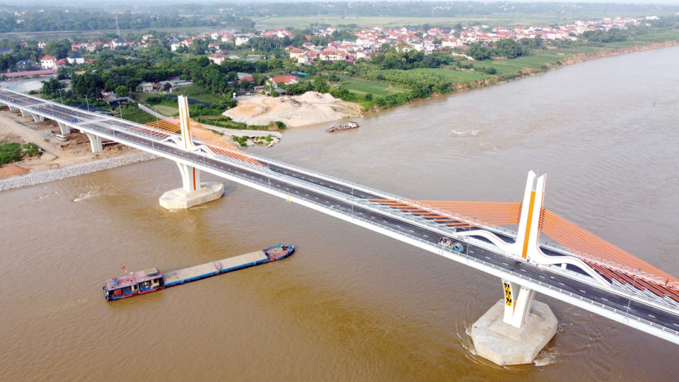 The bridge is now completed and ready to open to traffic shortly. (Photo: VNA)