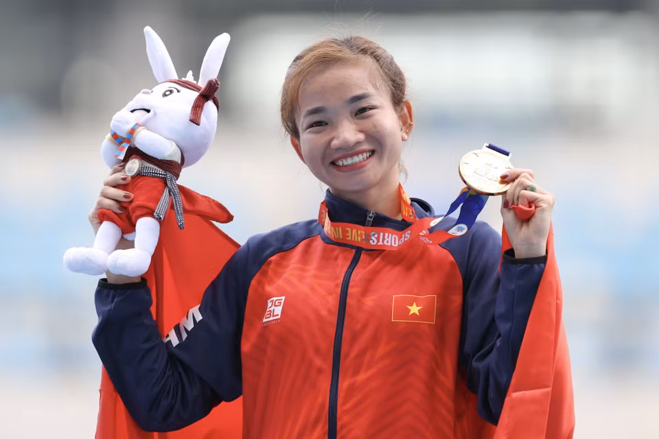 Oanh finishes the 3,000 metre hurdles first with a time of 10 minutes, 34.39 seconds. (Photo: VNA)